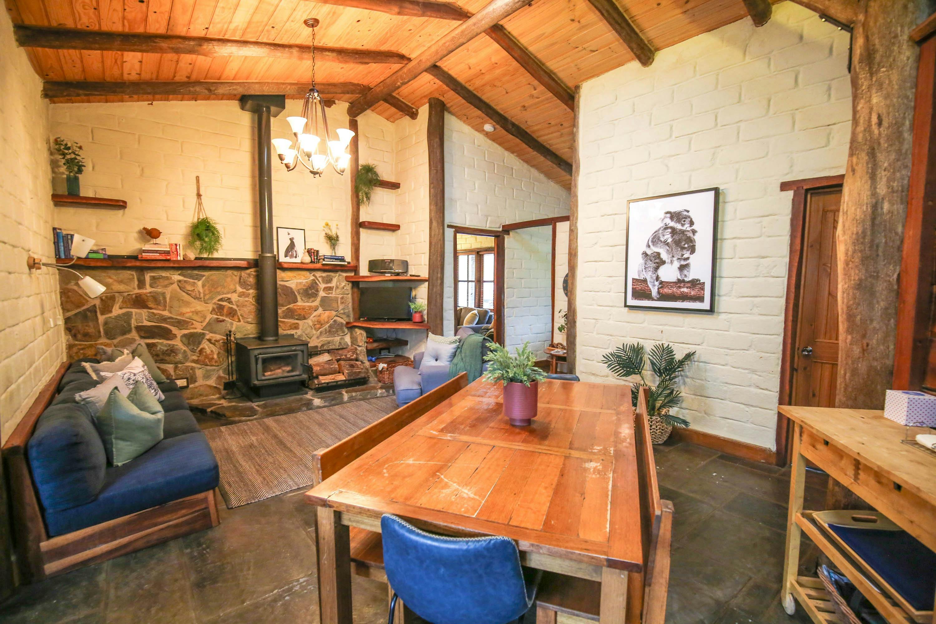 Family Group Couple Accommodation Bright Alpine Valley Getaways