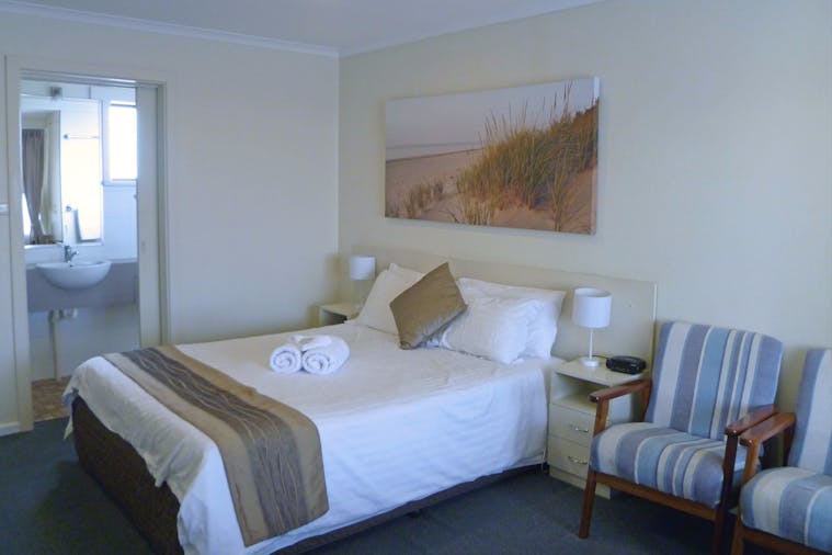 TWO ROOM FAMILY SUITE 07