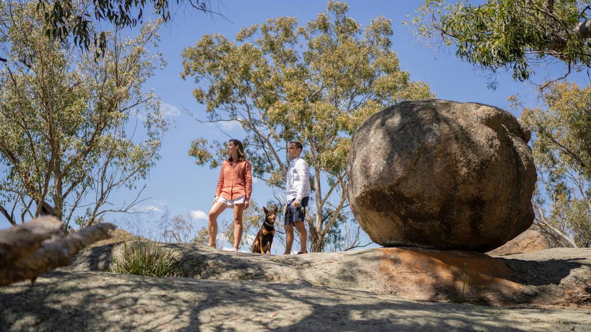 Qld Thunder Rocks Sentimental Rocks | Attractions | Queensland