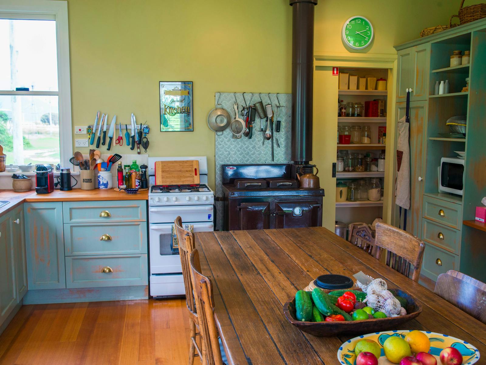 Kitchen looking back to pantry