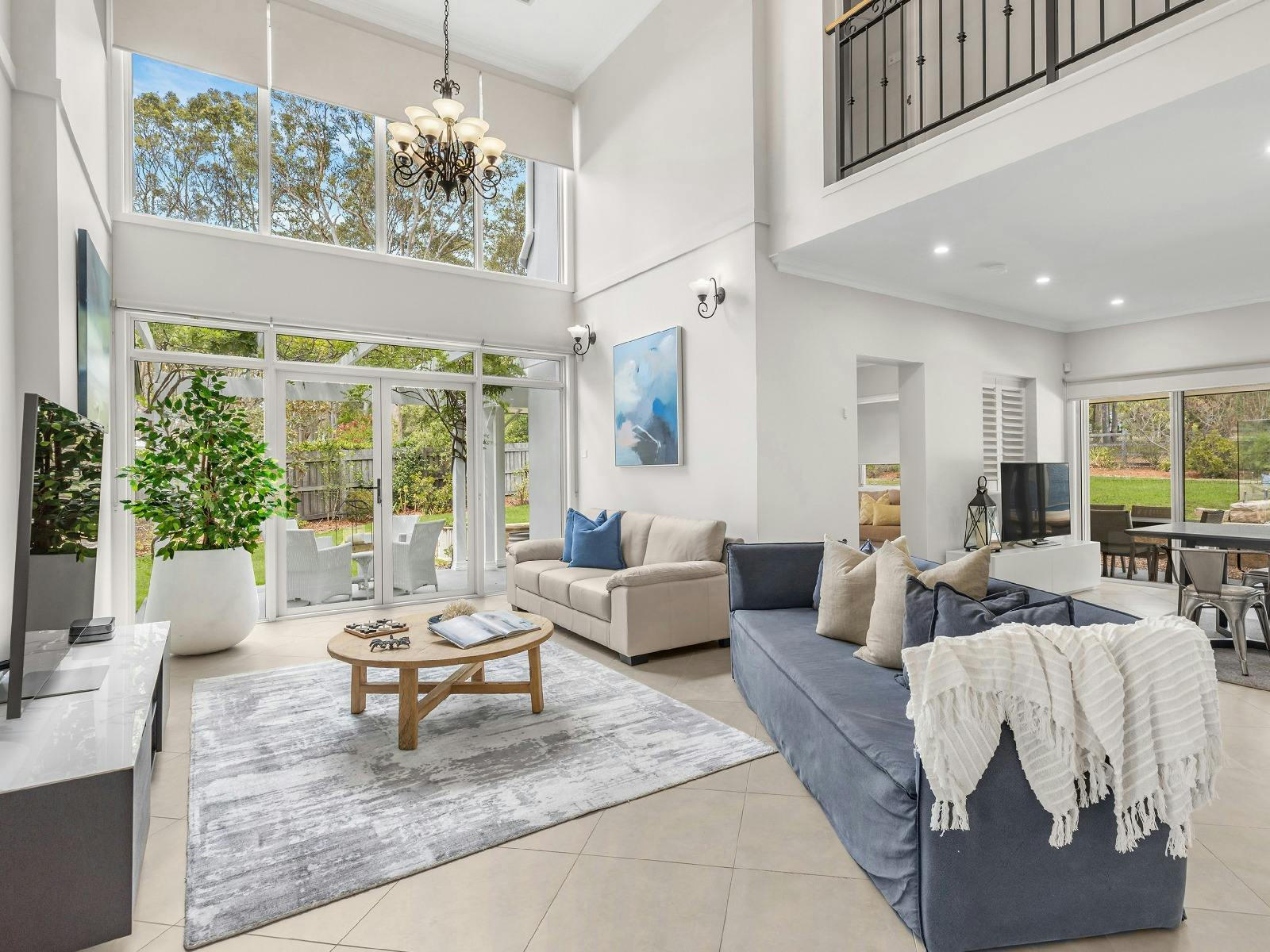 Vintage Lodge lounge room and entertainment area