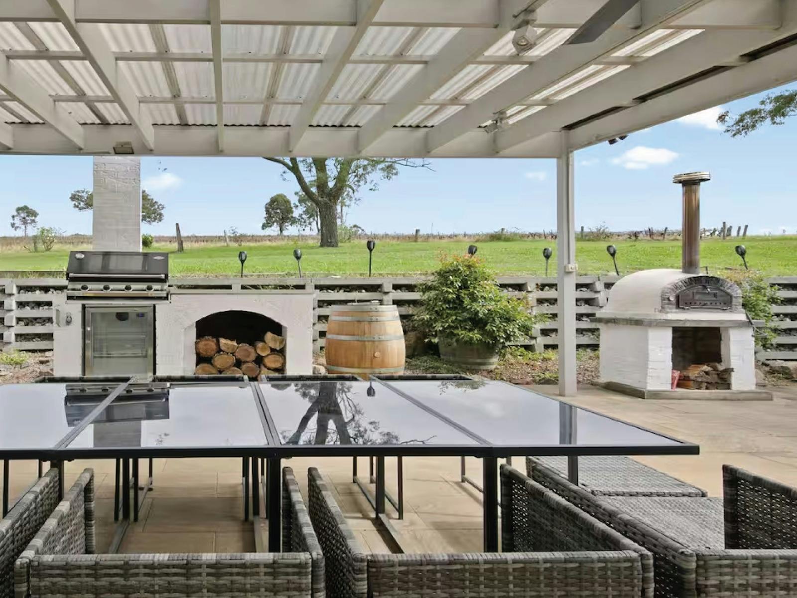 Vineyard Escape Alfresco Area