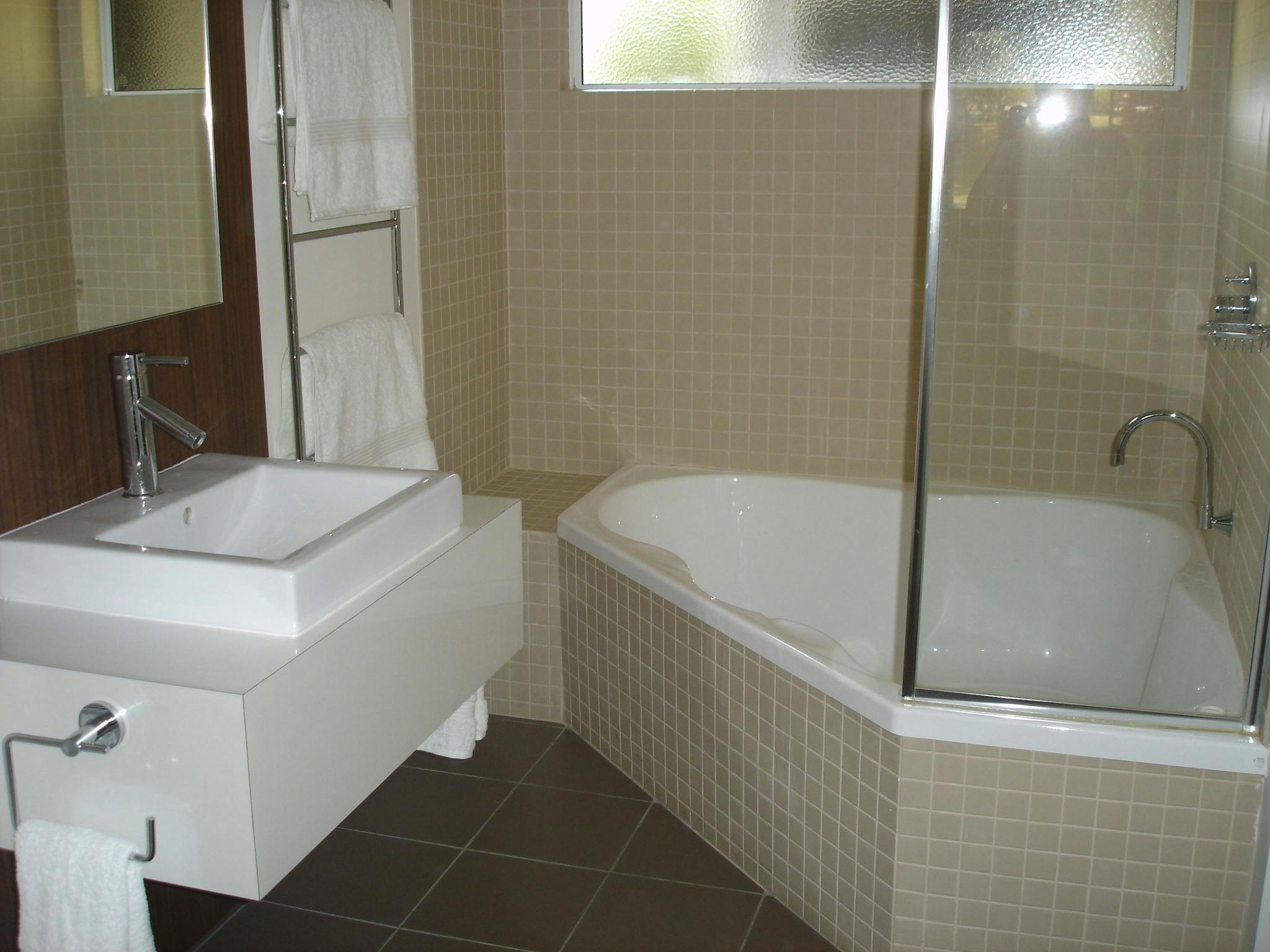 Downstairs Bathroom Kunala Chalet Pinnacle Valley Resort , SEBEL