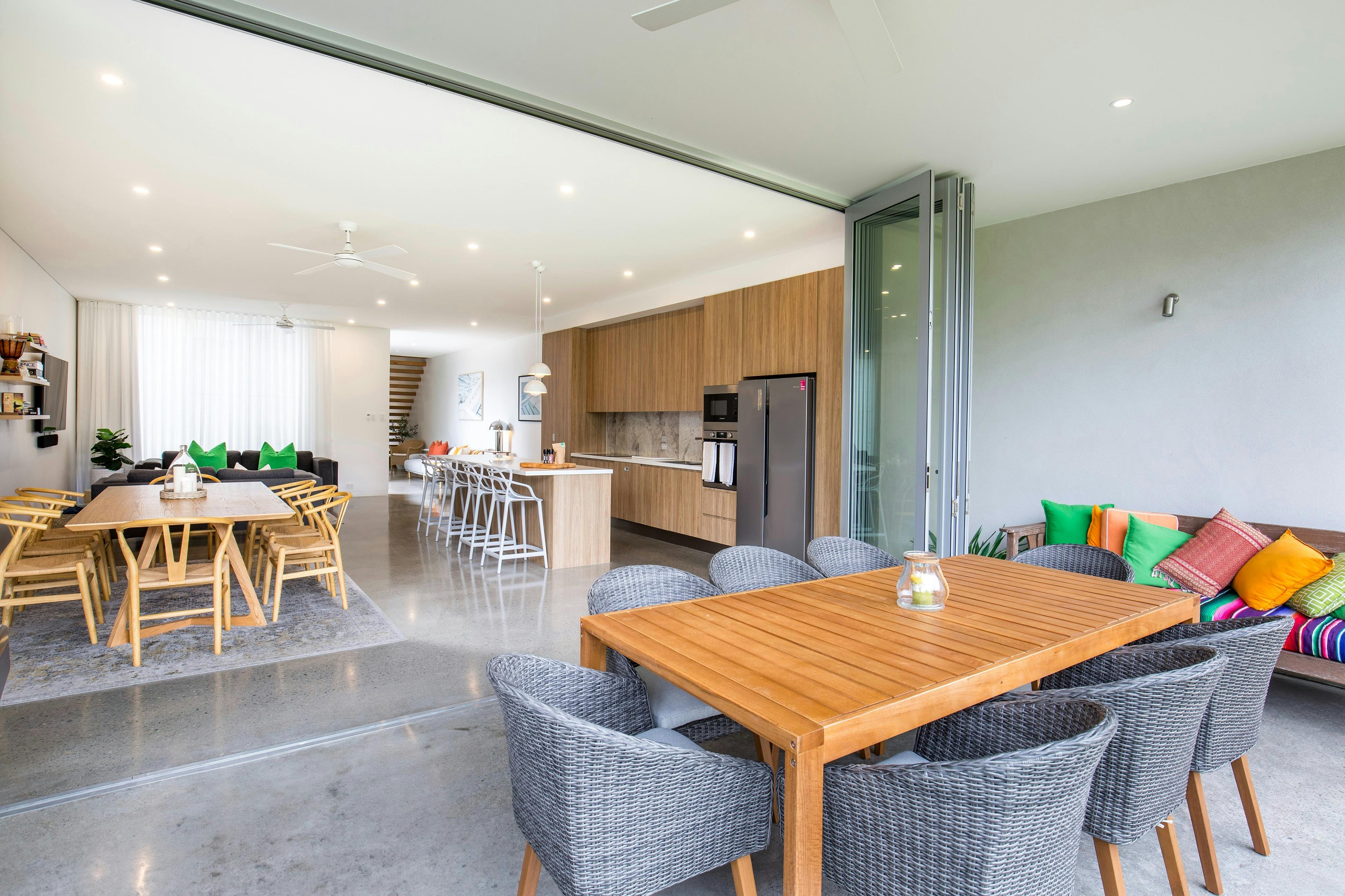 屋内ダイニングエリア