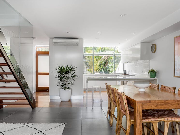 1 James Cook Apartments - Byron Bay - Open Dining and Kitchen