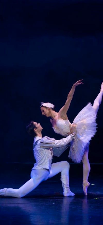 2 dancers