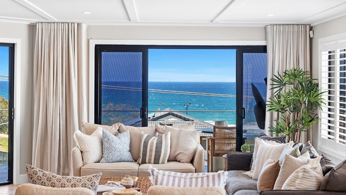 Three bedroom home in Miami - Lounge
