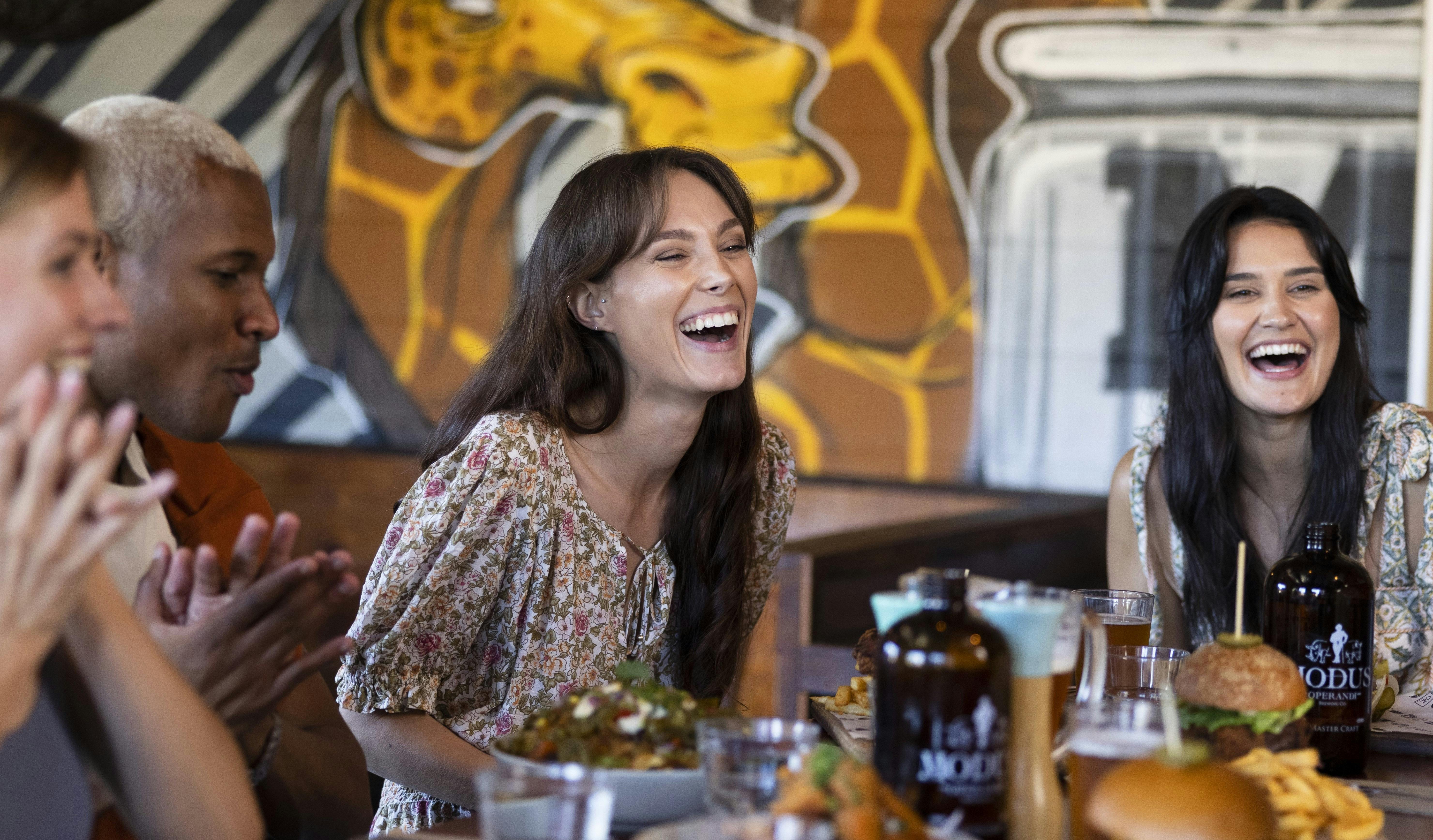 下手なジョークに大笑い - デイブズ・マリックビル・マンチ - シドニー・フード・ツアー