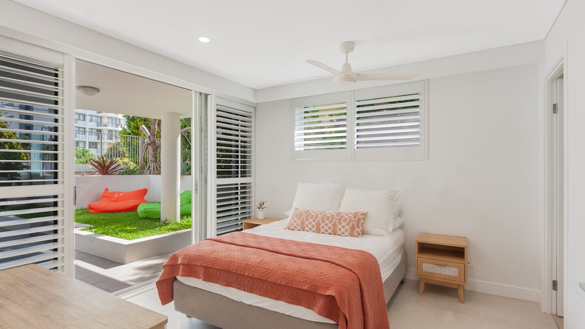 MAIN BEDROOM