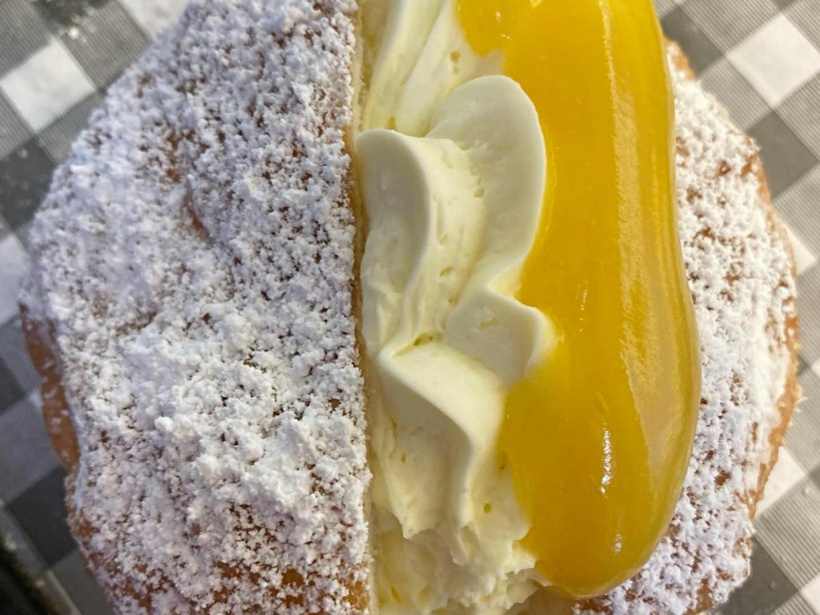 檸檬凝乳鮮奶油甜甜圈