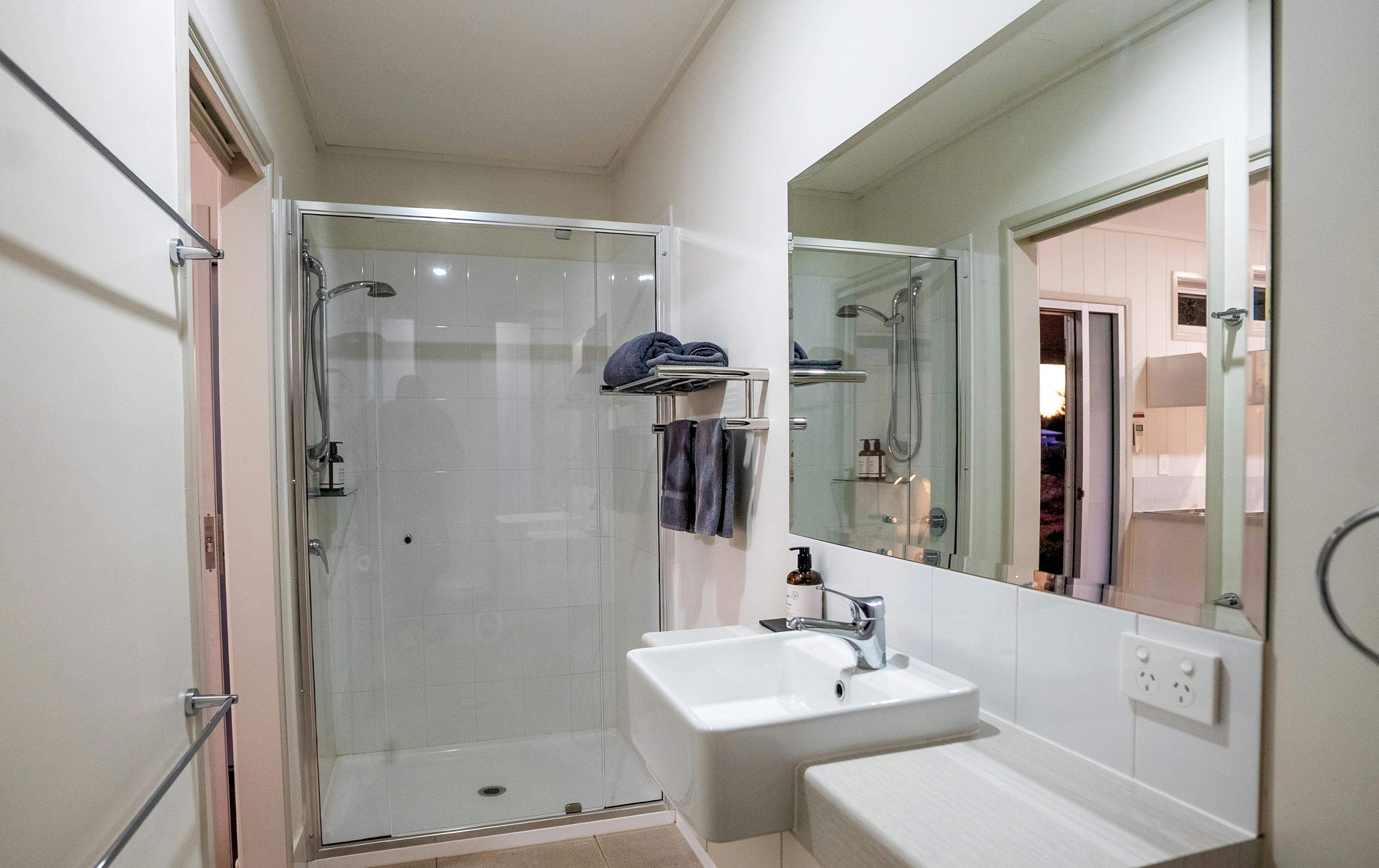 Outback Studio Bathroom at Cooper's Country Lodge