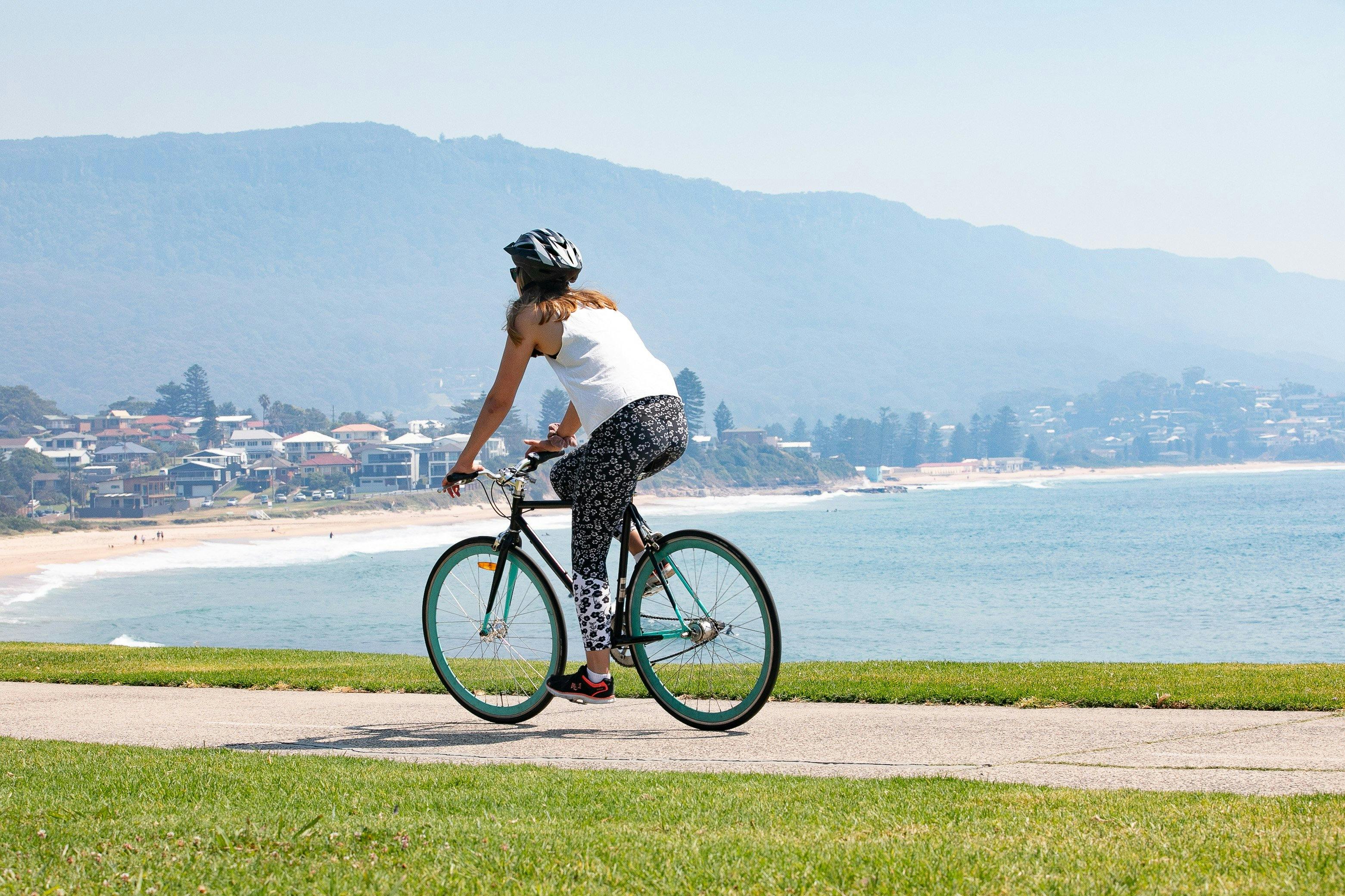 ニューサウスウェールズ州サウスコーストの魅力的な海辺の町の間をサイクリングします。