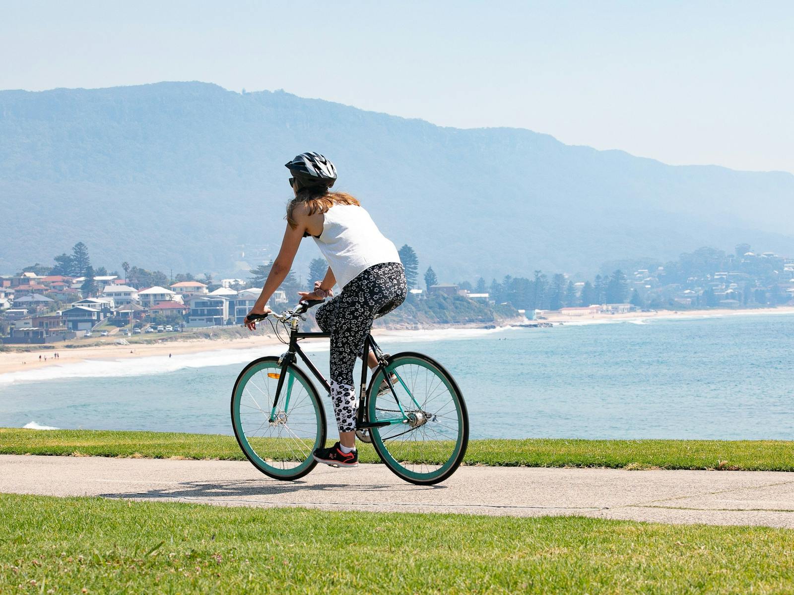 NSW 사우스 코스트(NSW South Coast)의 매력적인 해변 마을 사이를 순환합니다.