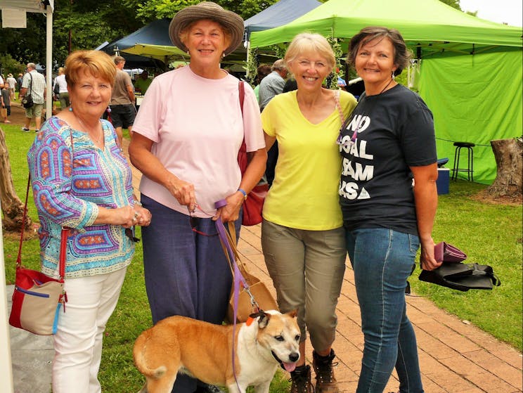 Dog friendly Gloucester Farmers Market in Billabong Park