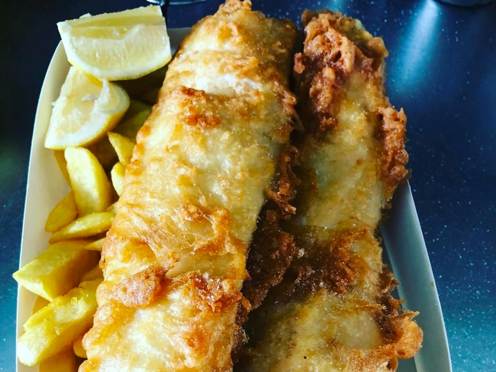 fish & chips with lemon