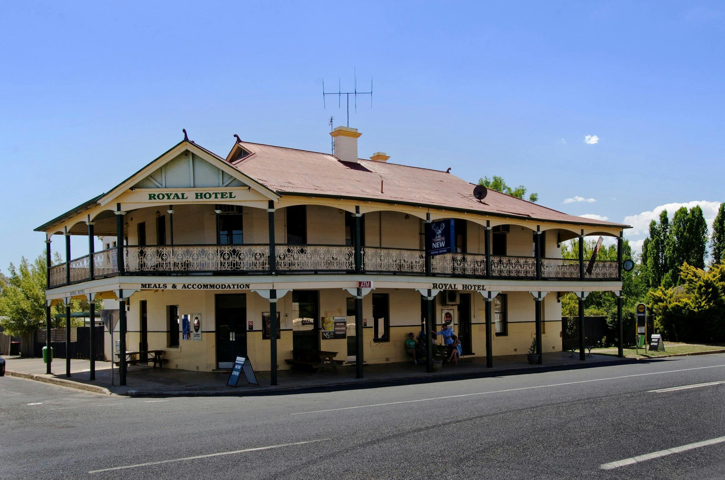 Royal Hotel Mandurama | NSW Holidays & Accommodation, Things To Do ...