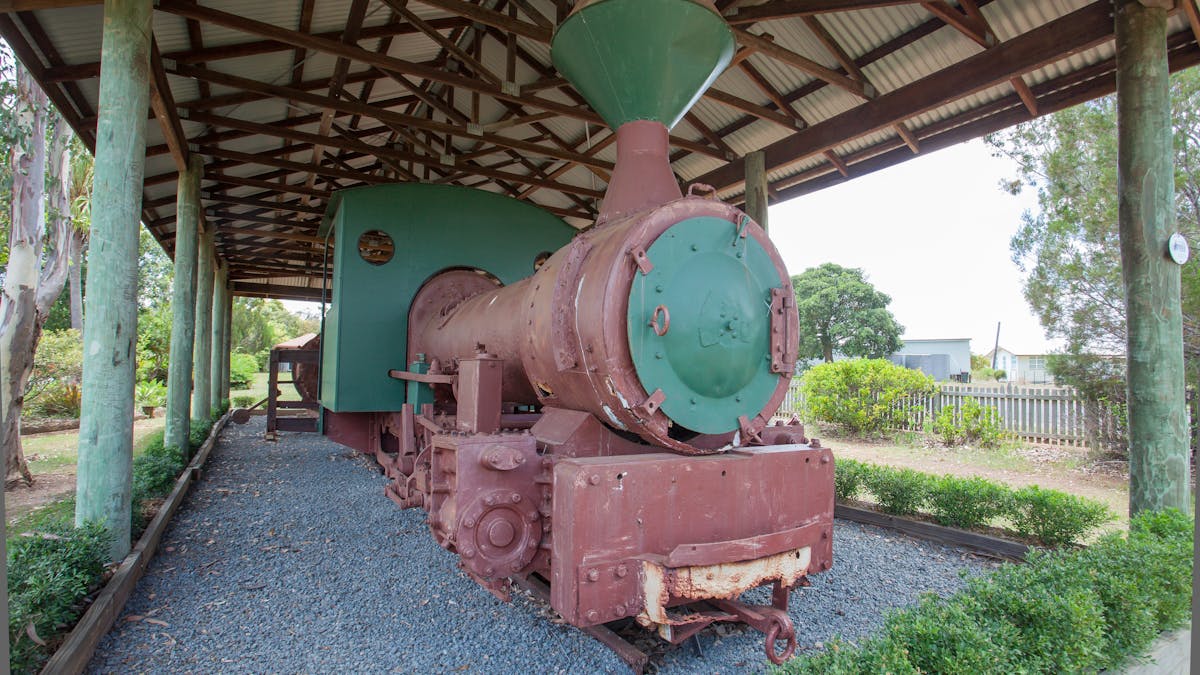 photo showing old locomotive photo showing old locomotive