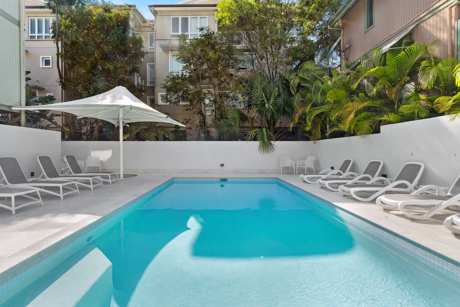 World Class Dining & Shopping – 10 metres away Noosa Main Beach – 50 metres away