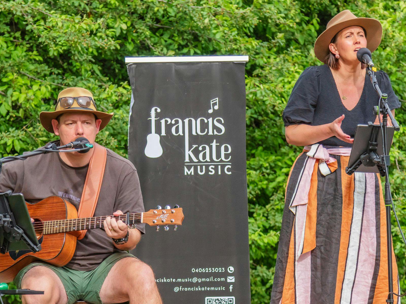 母親節音樂、蘋果酒和可麗餅，盡在酒窖門市