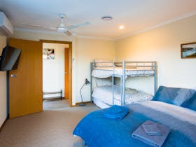 2nd TV, split system airconditioning and ceiling fan