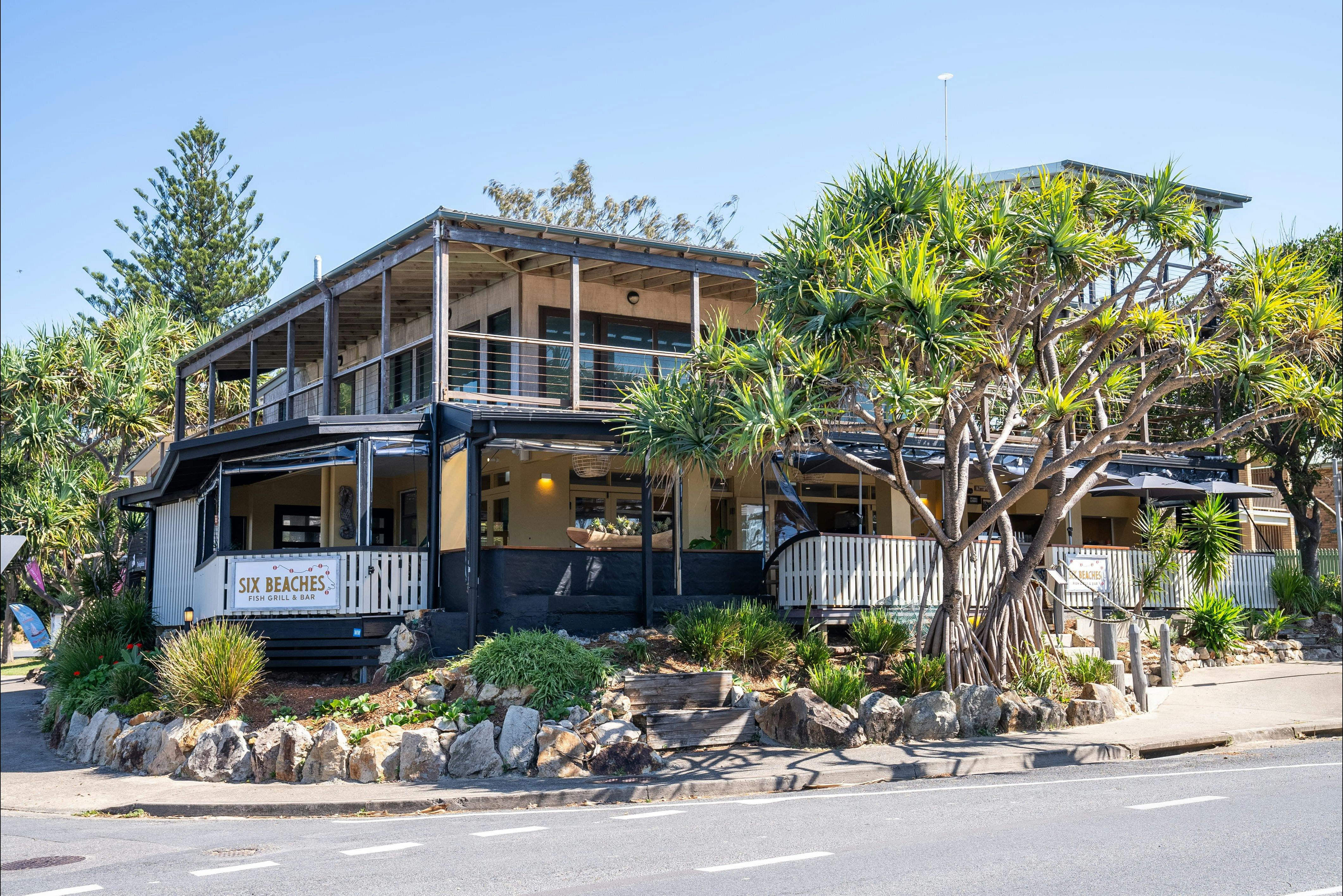 Six Beaches Fish Grill & Bar