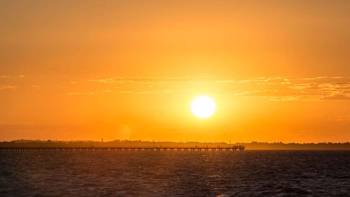 sunset urangan pier