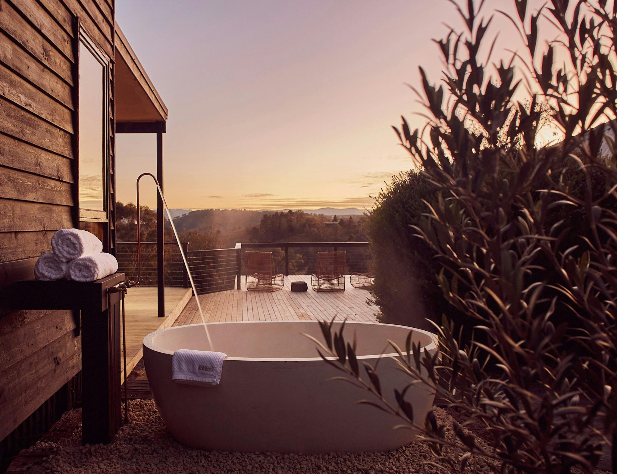 Outdoor bath at the Lodge