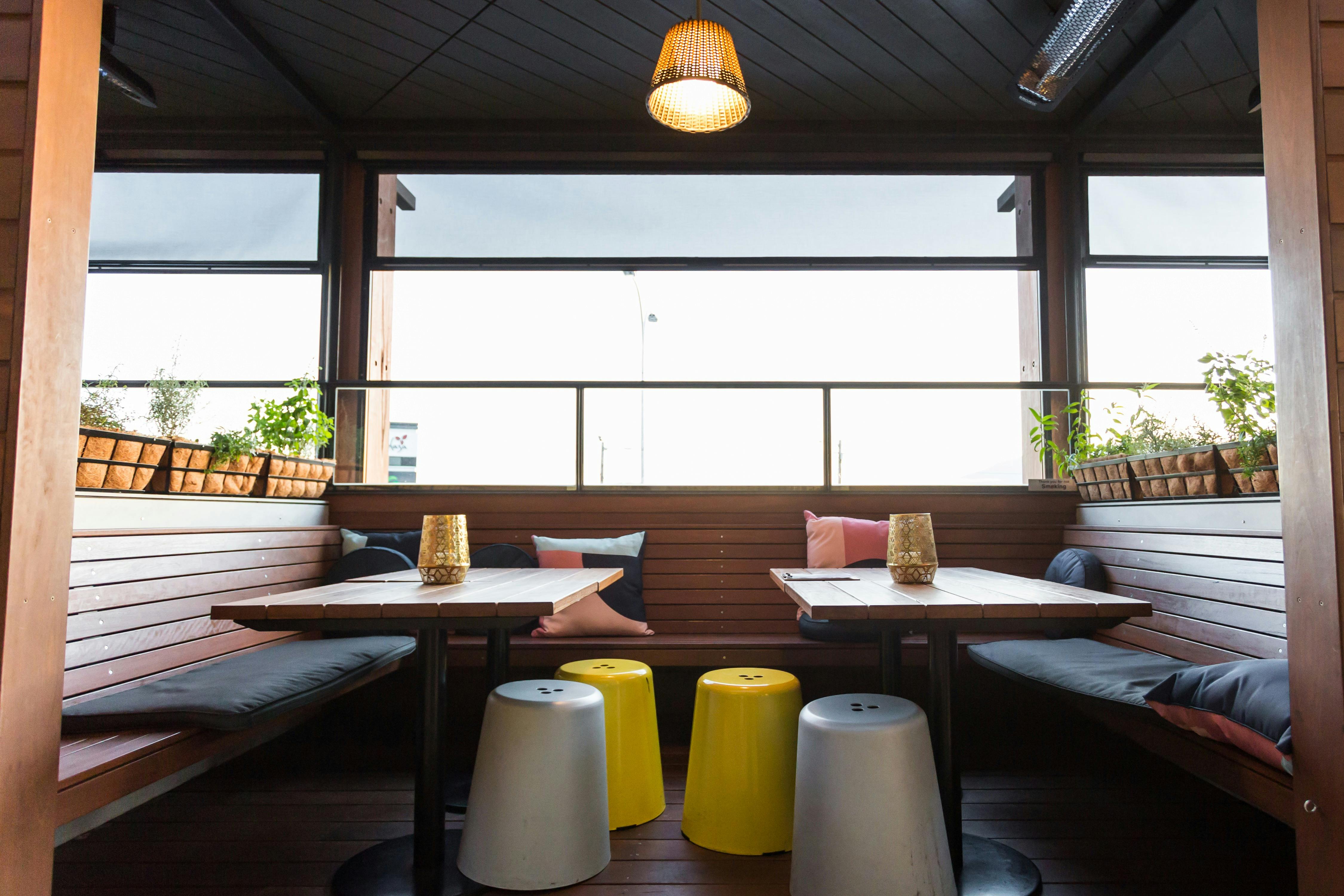 the terrace booths the shoreline hotel