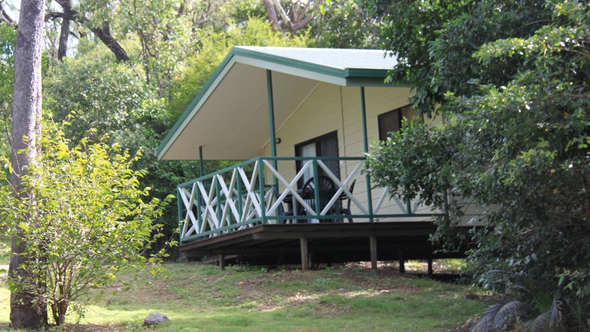Deluxe Cabin (Outside) | Capricorn Caves