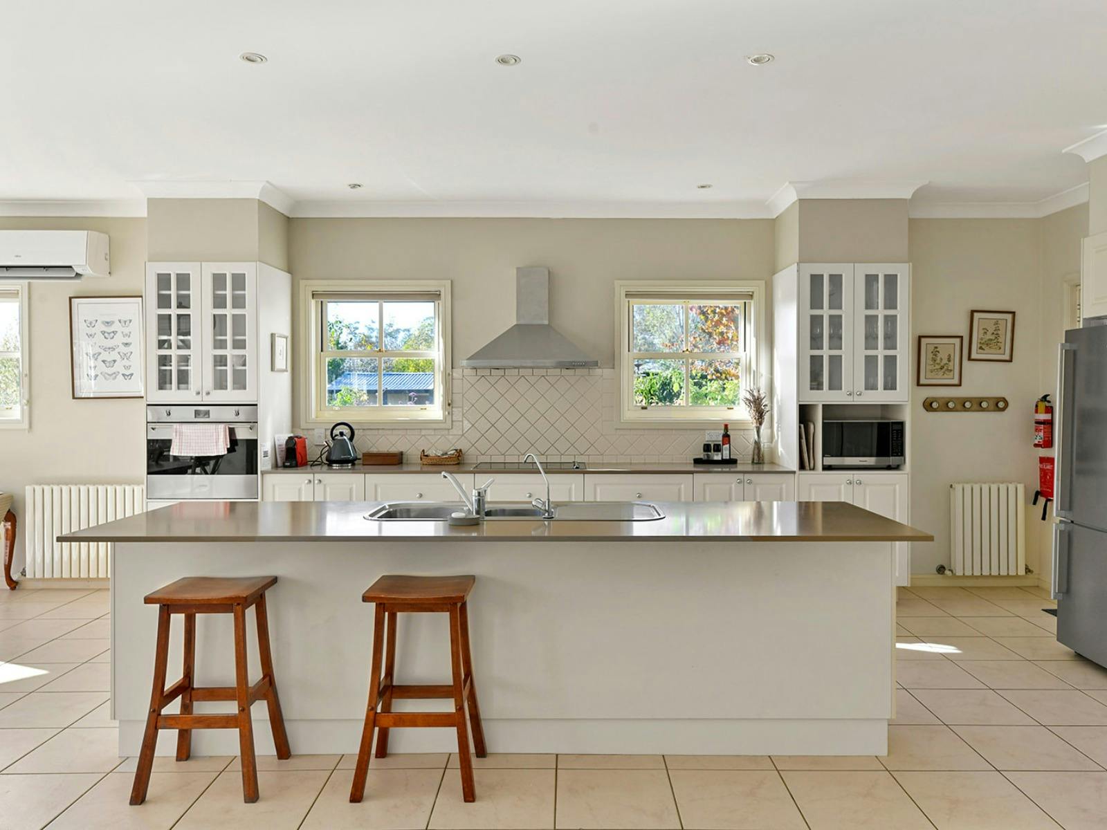 Island bench and all white kitchen, 2 bench seats