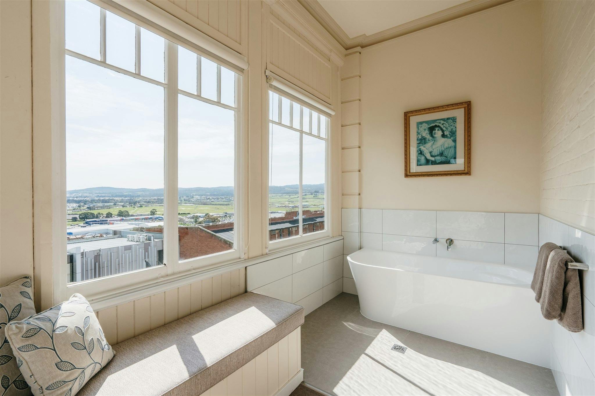 King Suite with a Bath in sunroom offering great views of Launceston