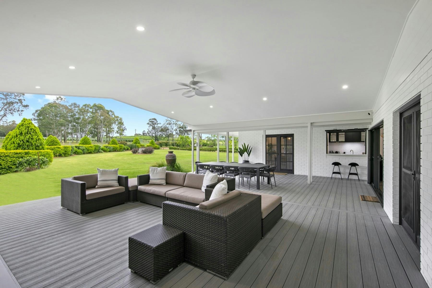 존스 에스테이트 - 야외 덮인 엔터테인먼트 공간