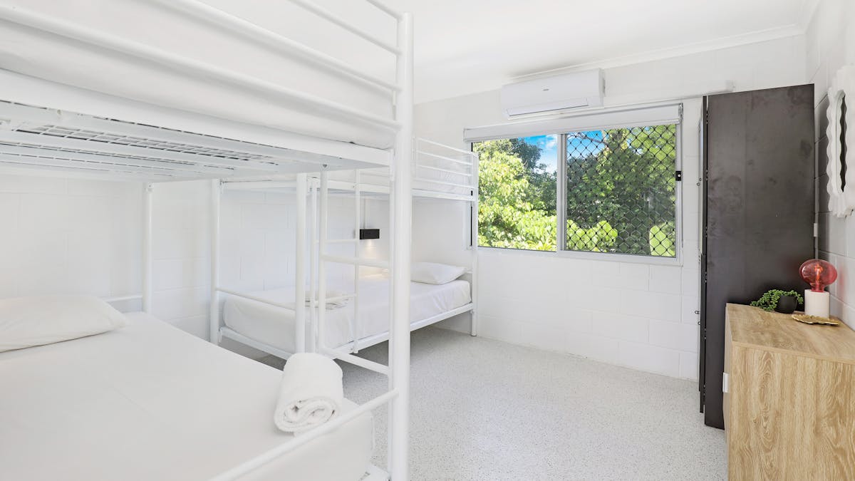 Mixed 4 person dorm
