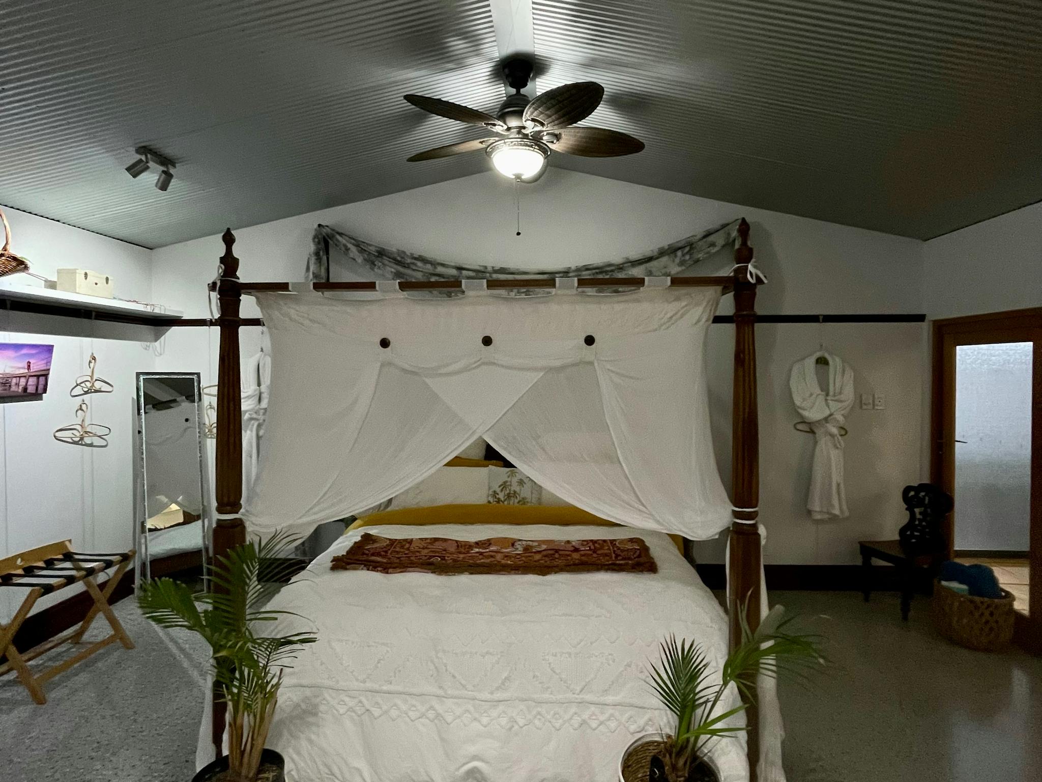 Four Poster king bed with boho bedding