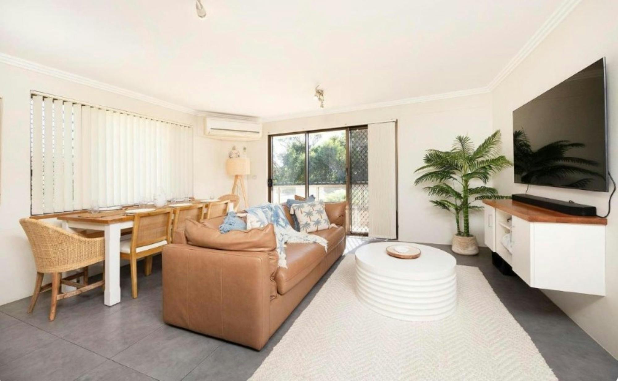 Lounge and dining area