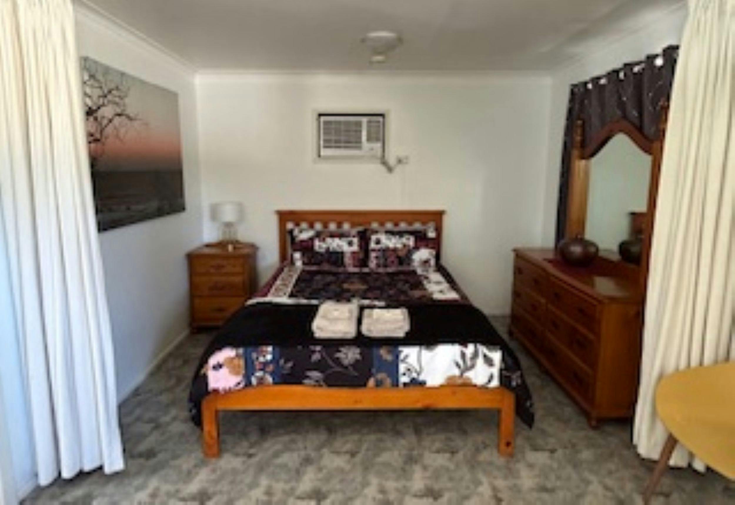 Family Beachside  Studio Ensuite Cabin  P101