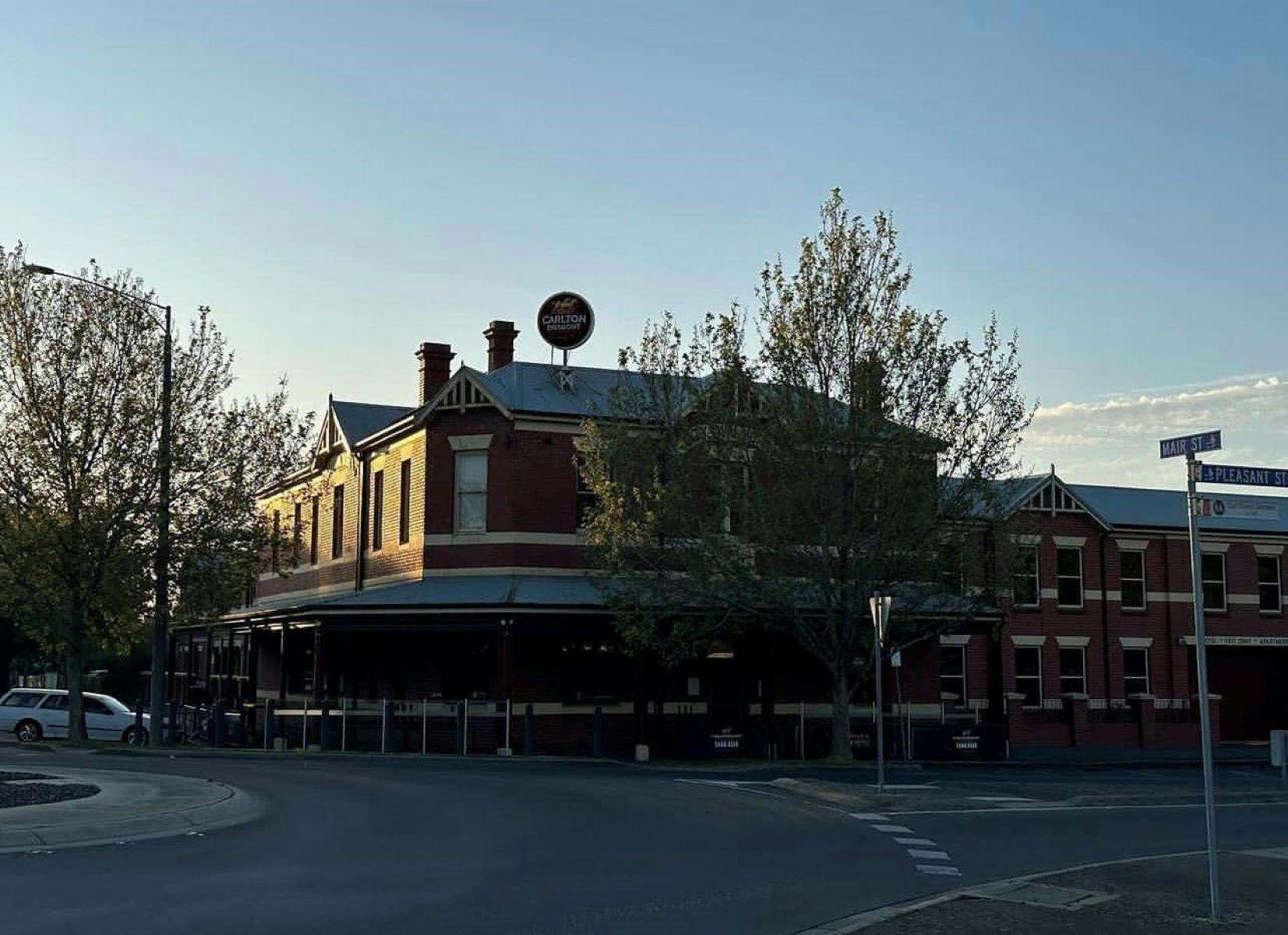 The City Oval Hotel