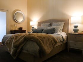 Wilsford House guest bedroom with luxurious bedding