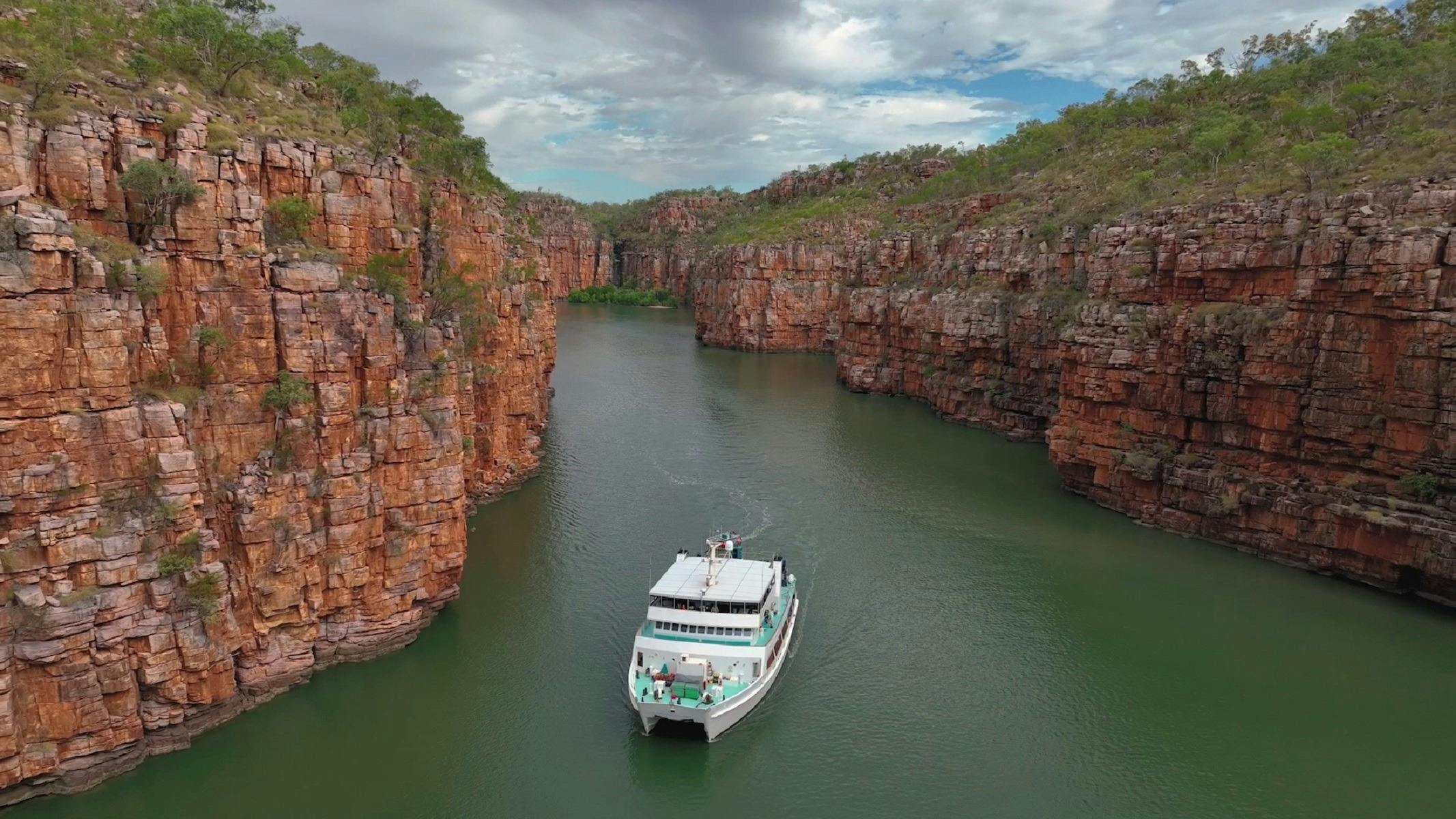 Eco Abrolhos cruising up a river