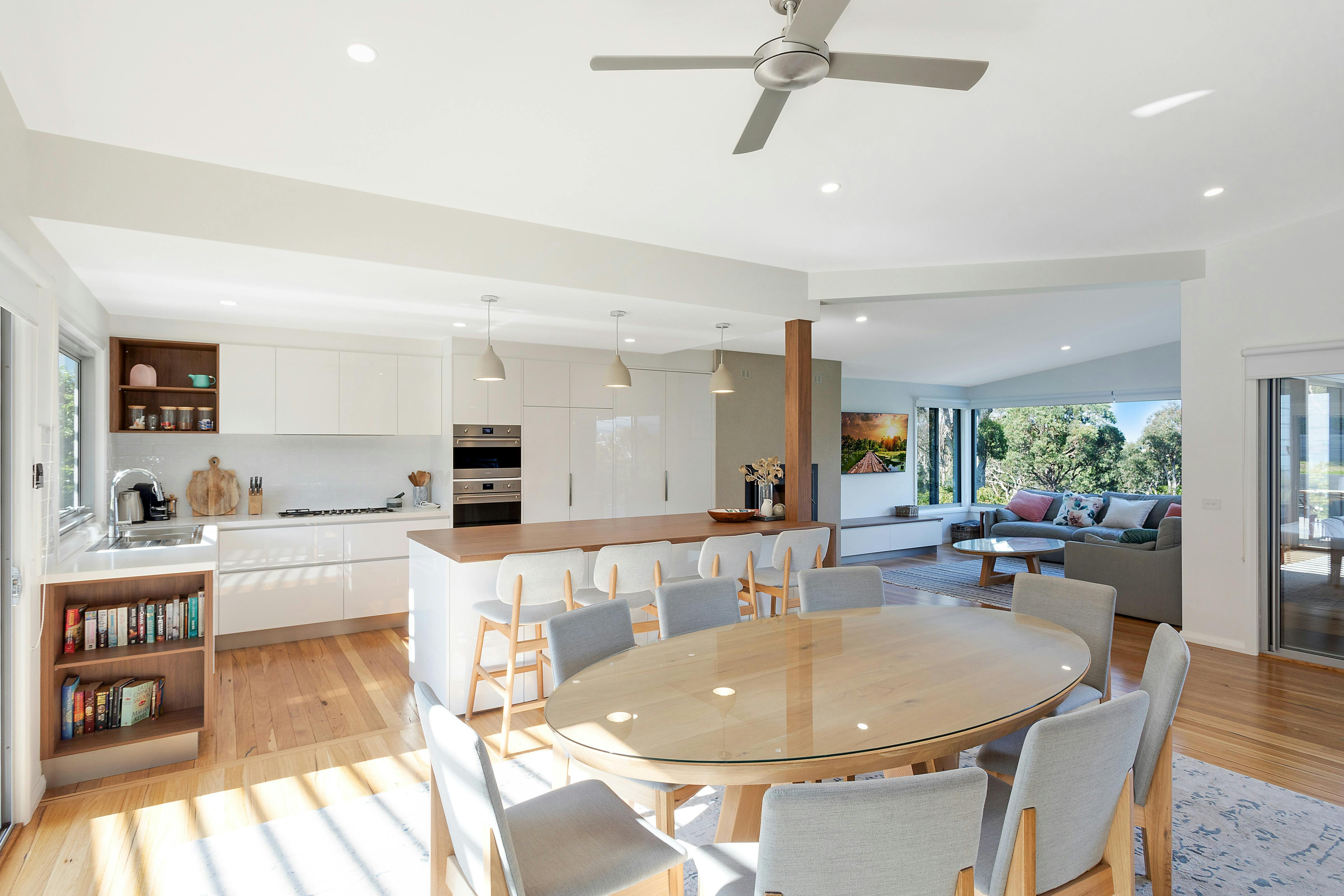 キッチンとダイニング