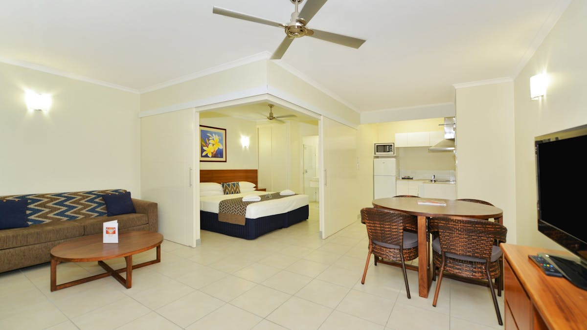 Cairns Queenslander Hotel and Apartments