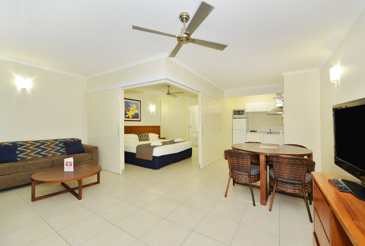 Cairns Queenslander Hotel and Apartments