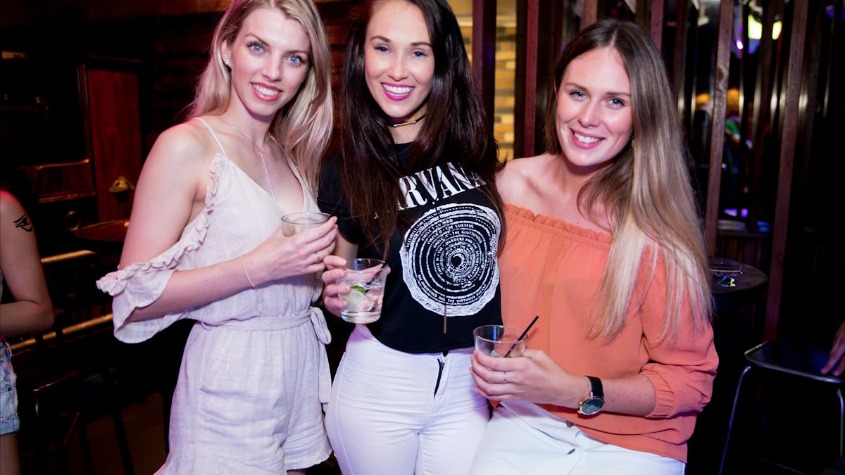 3 girls celebrating, on the pub club crawl. tour Gold Coast