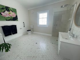 Bathroom/laundry Suite 1