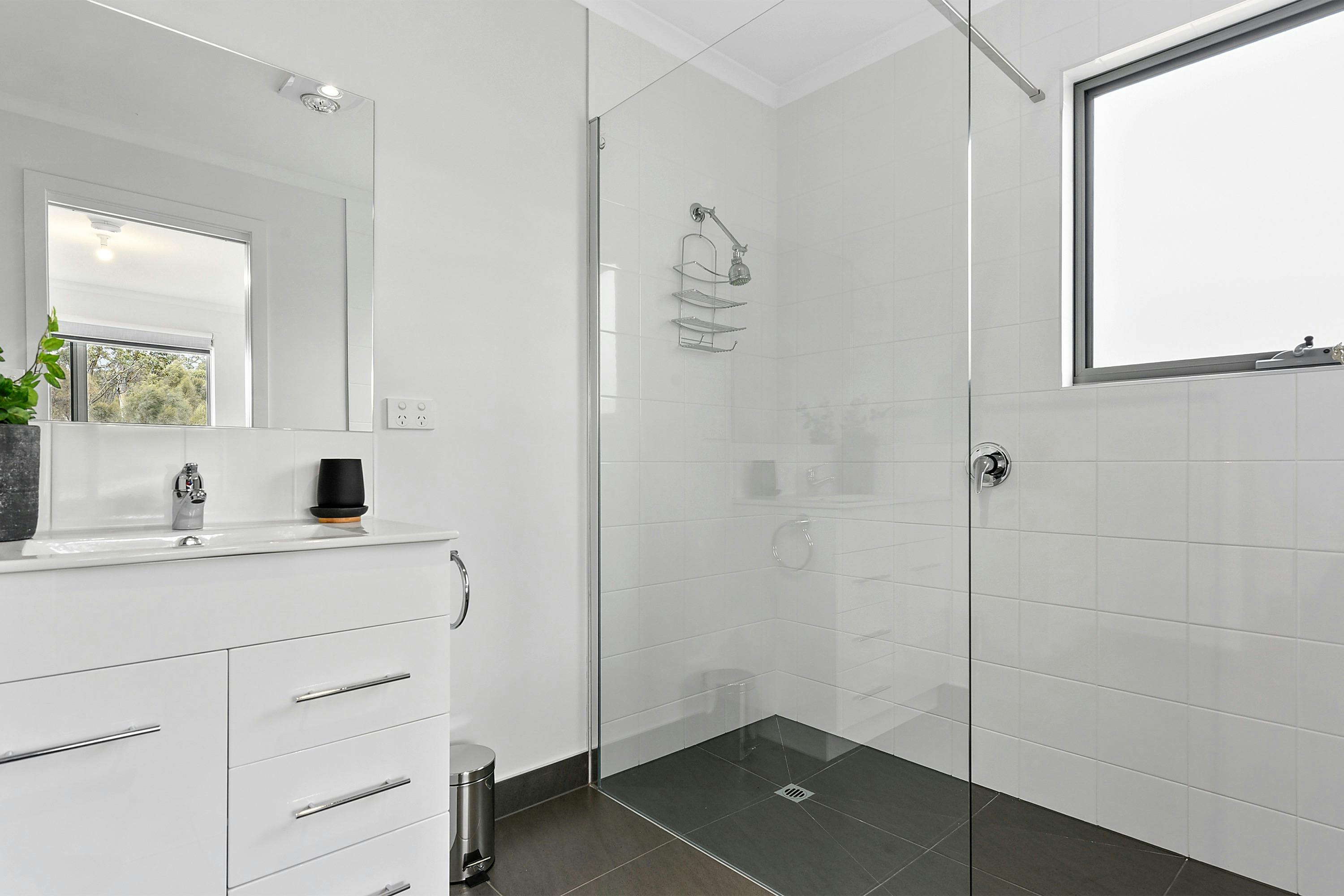 The Murray Internal_ ensuite