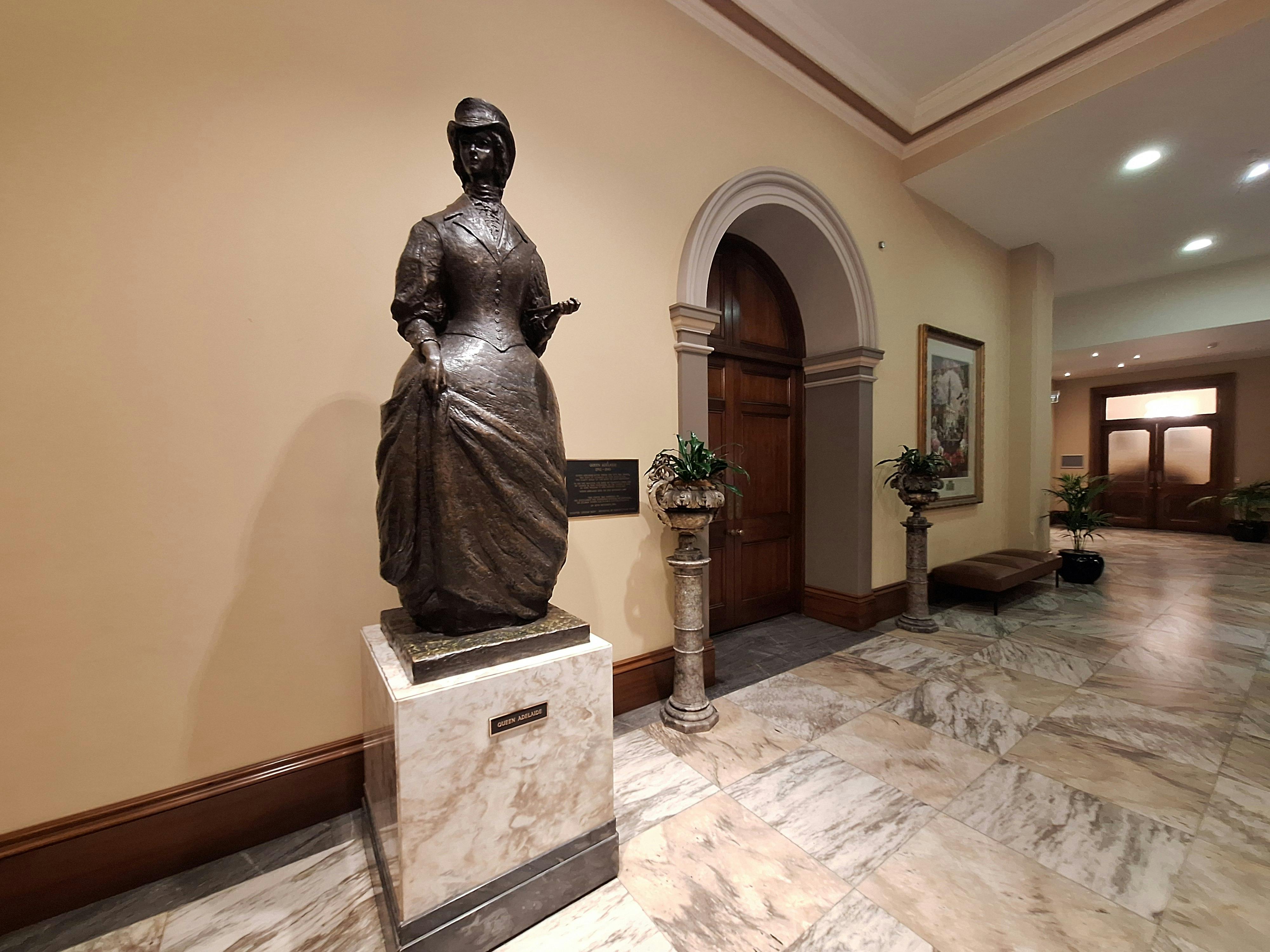 Discover Adelaide: City Walk and River Cruise