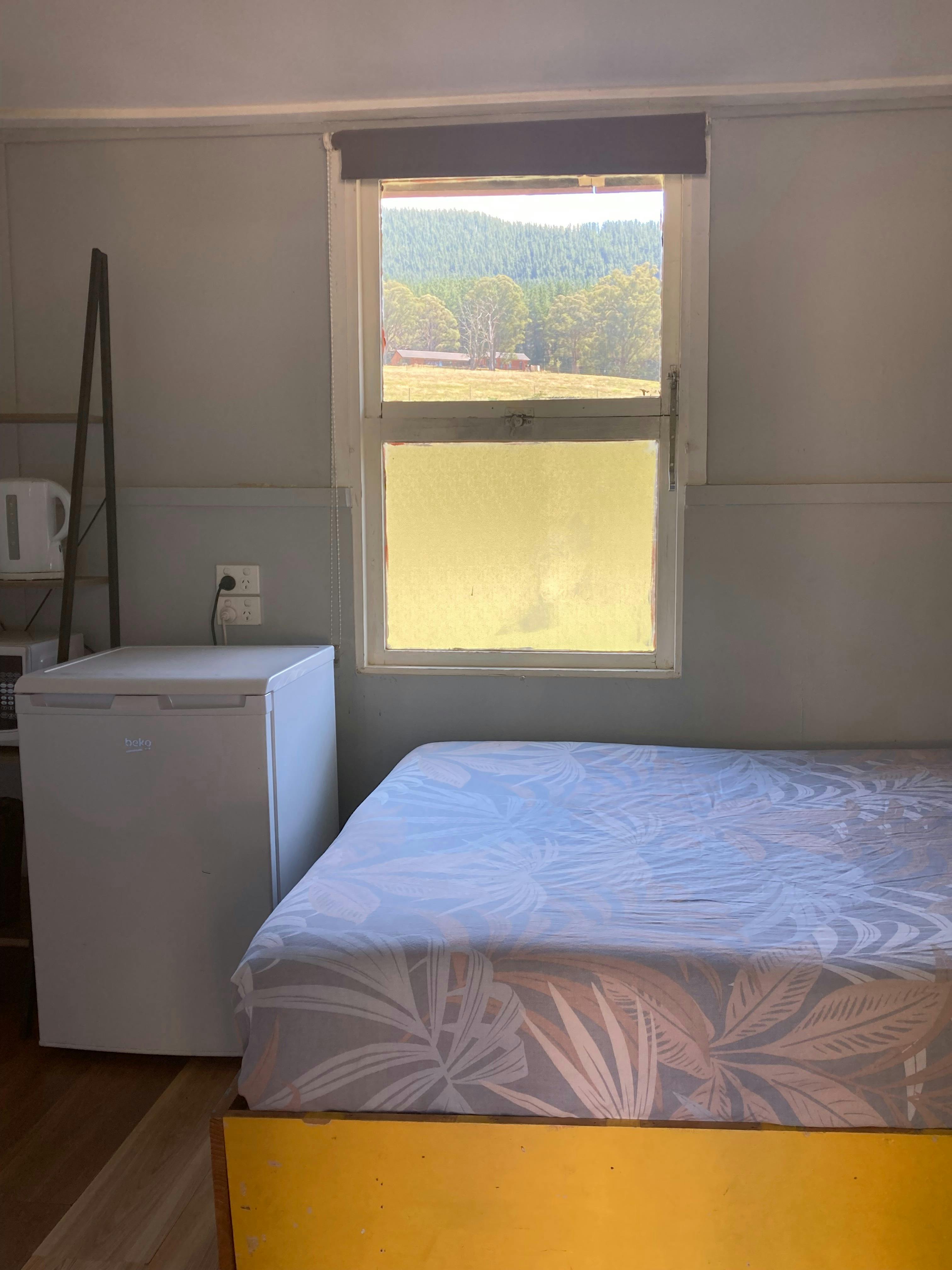 Bright Cabin and Caravan Park - Camp Crusty - Queen exterior