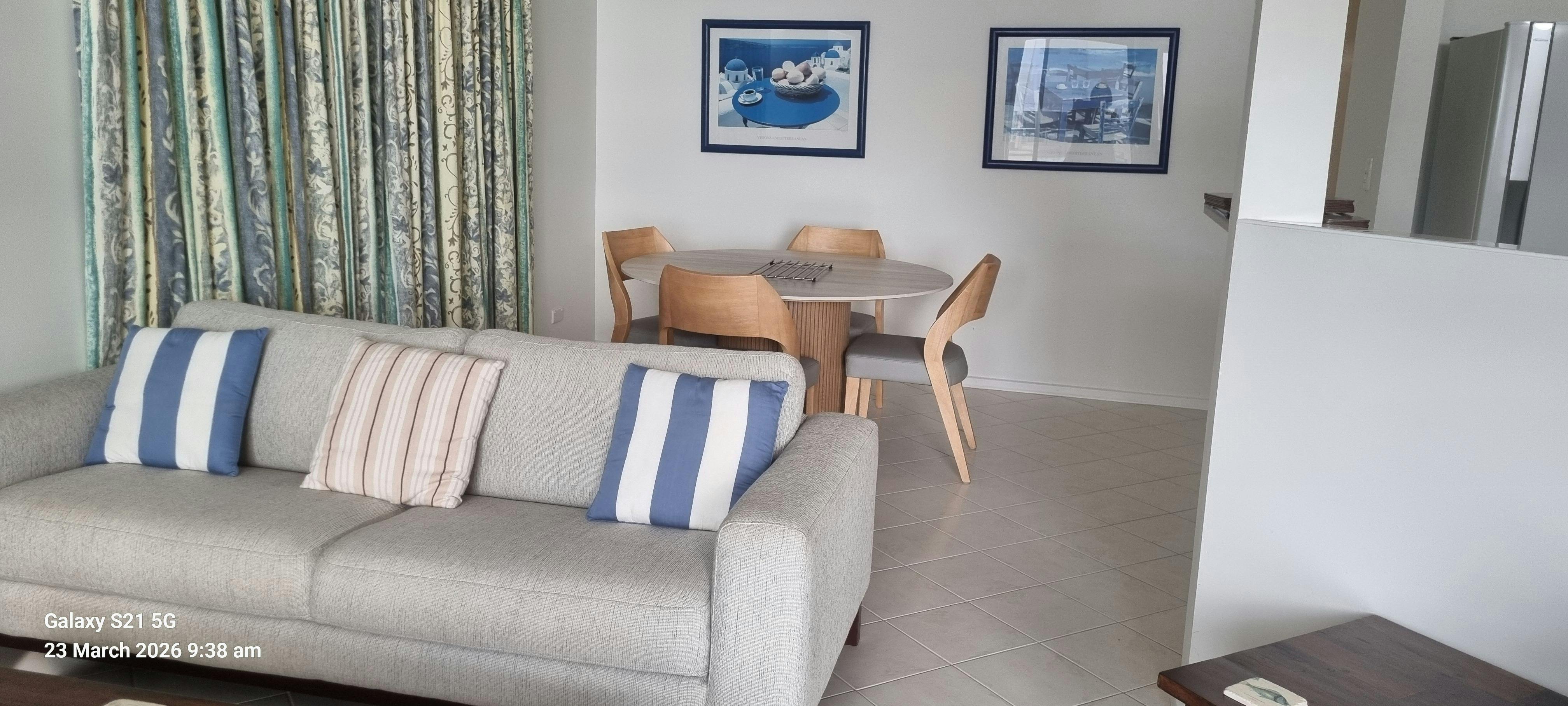 Lounge and dining area Beachcomber Port Elliot