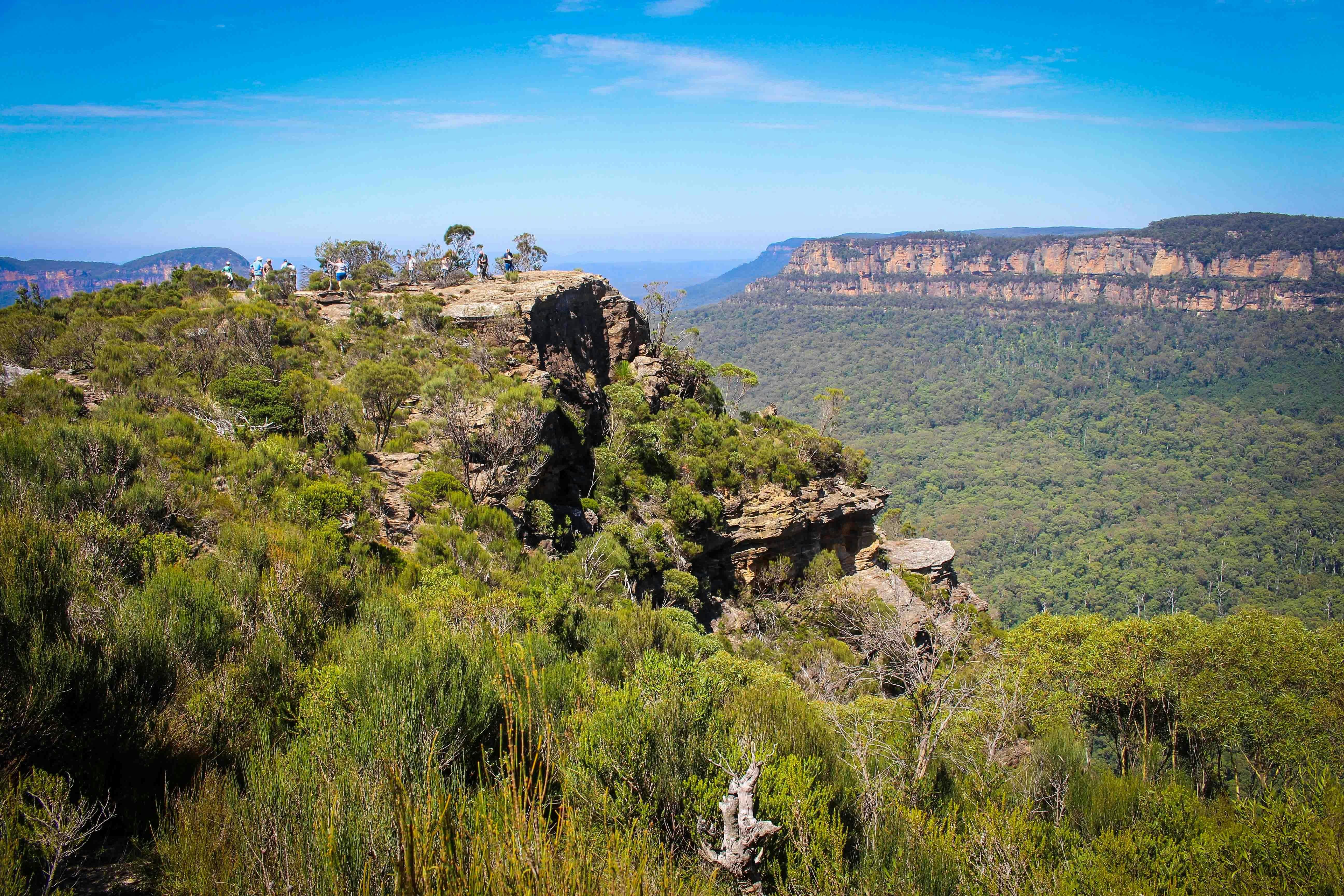 A rocky outcrop overlooking the Jamison Valley