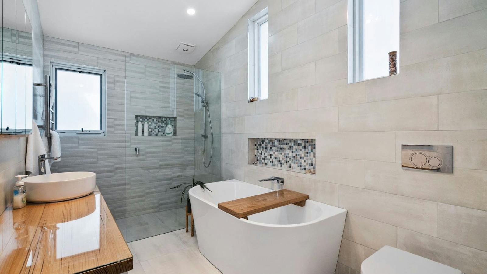 Wonderful new Bathroom with seperate shower and tub